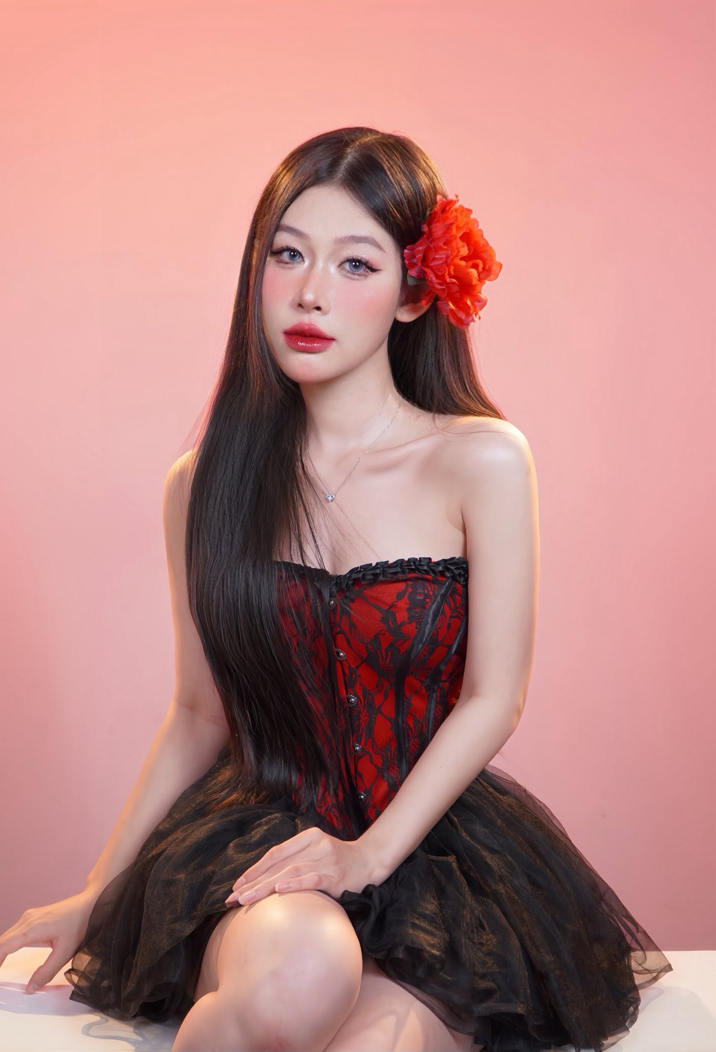 Anh Thư thử sức với nhiều concept, làm mới hình ảnh bằng những bảng màu khác nhau